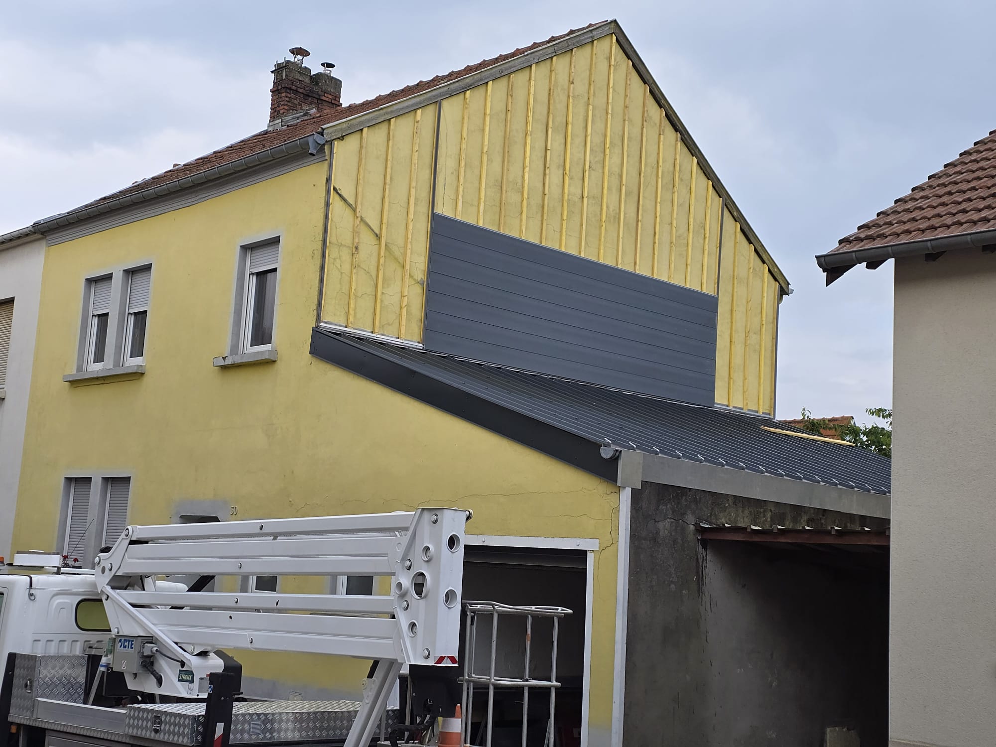 Pose bac acier gris anthracite en cours